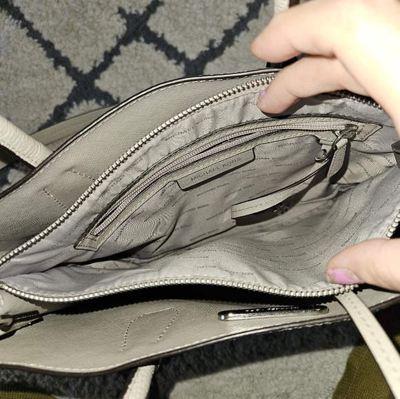 Michael Kors  3 pocket taupe medium sized leather handbag - Picture 5 of 8